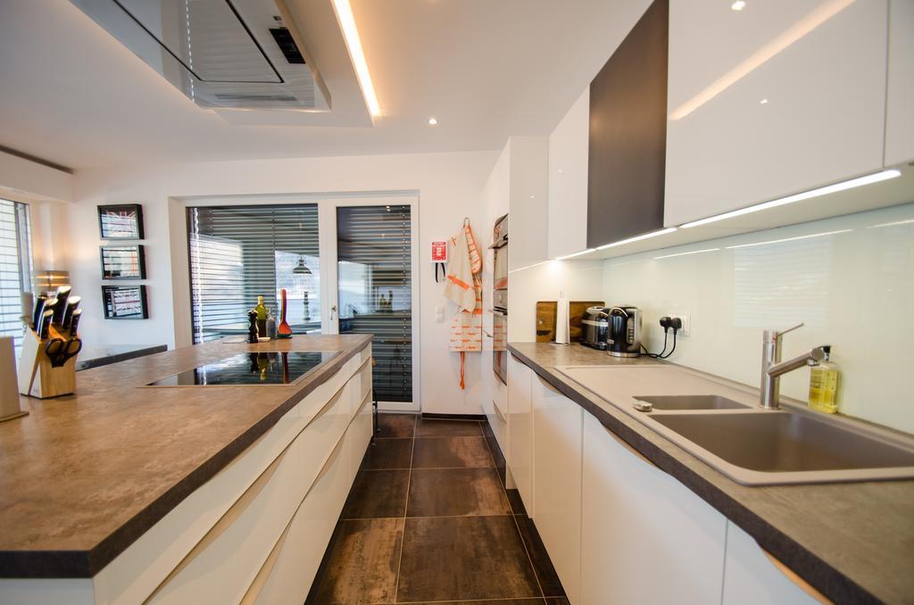 Superb Alpine Lodges By All In One Apartments Zell am See Bagian luar foto