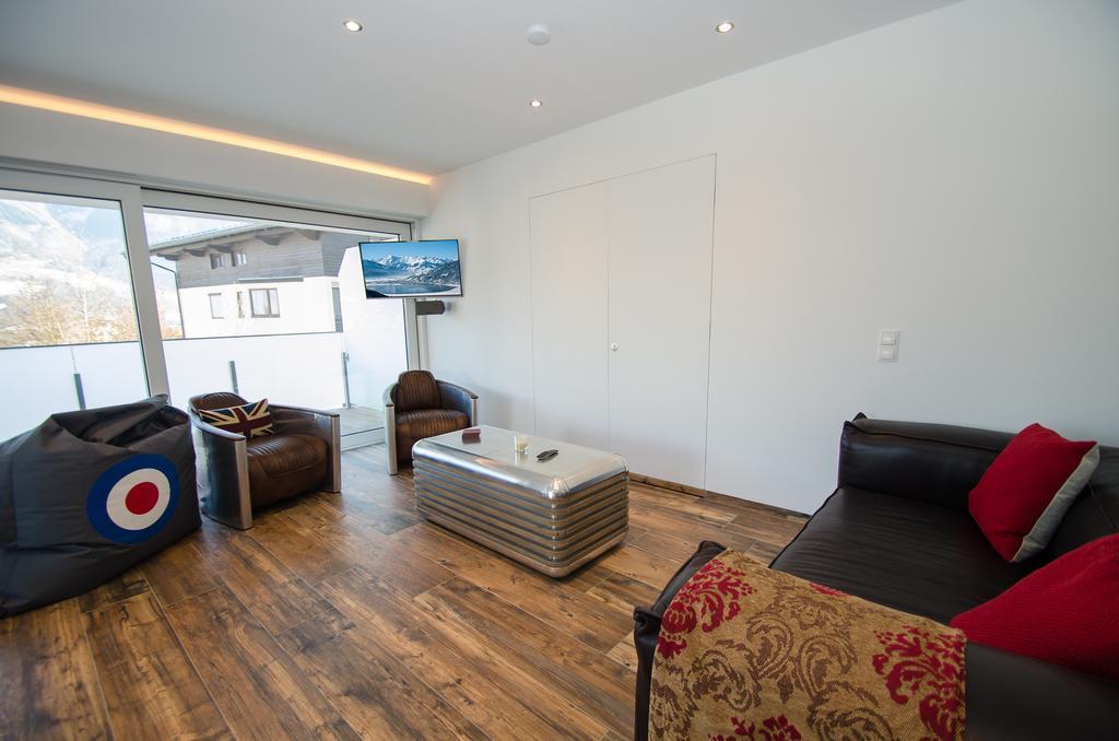 Superb Alpine Lodges By All In One Apartments Zell am See Bagian luar foto