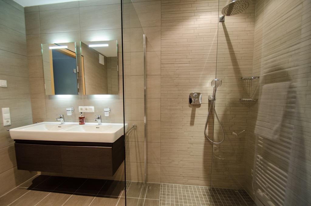 Superb Alpine Lodges By All In One Apartments Zell am See Bagian luar foto
